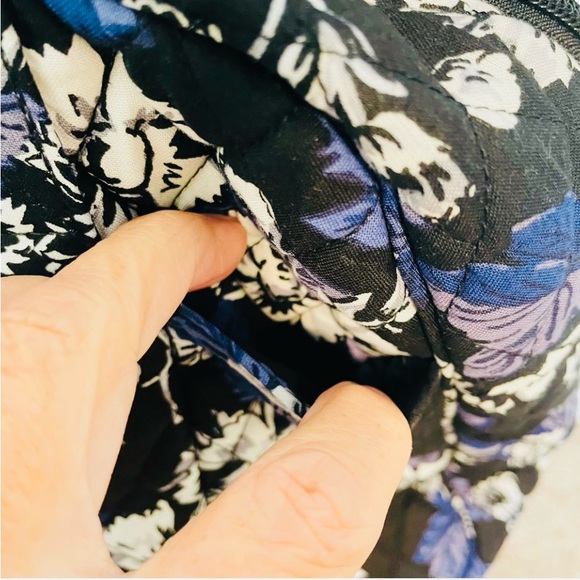 Vera Bradley Compact Traveler Bag
In Frosted Floral (Retired Color) - Picture 4 of 13